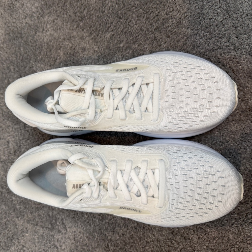 NIB Brooks Adrenaline GTS 24 W6
